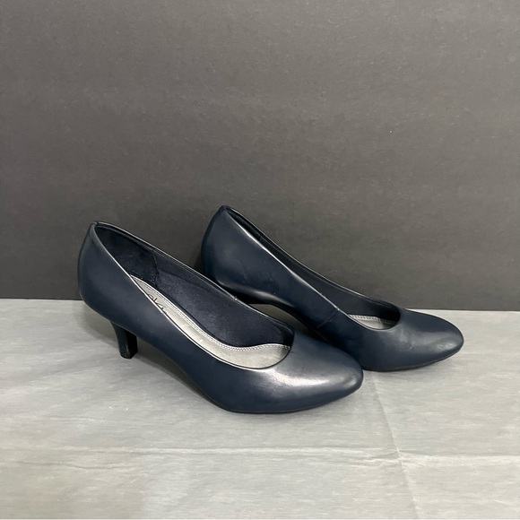 Life Stride Navy Leather Round-Toe Dress Pumps - Picture 2 of 5